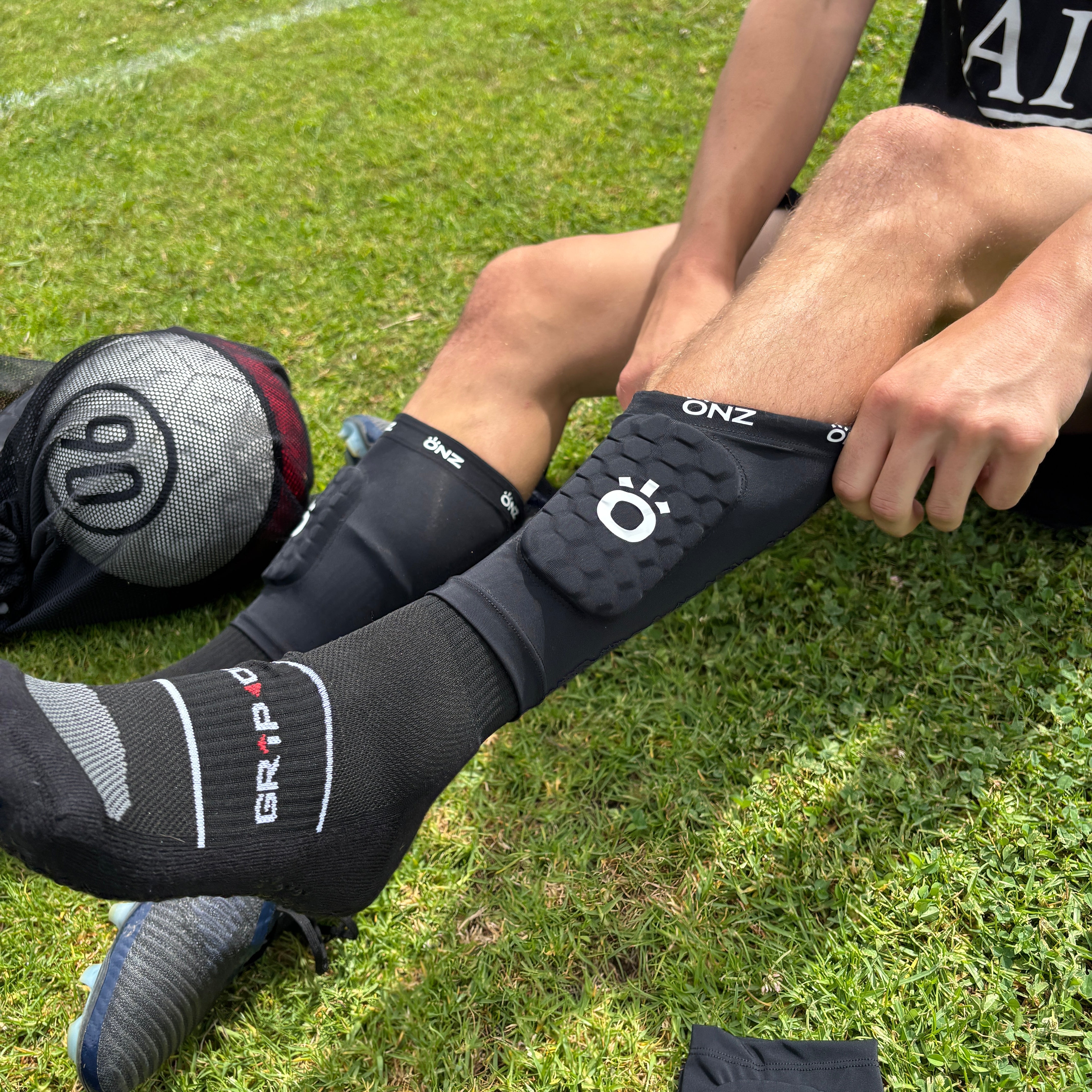 ONZ Sport: Flex Guards - Black