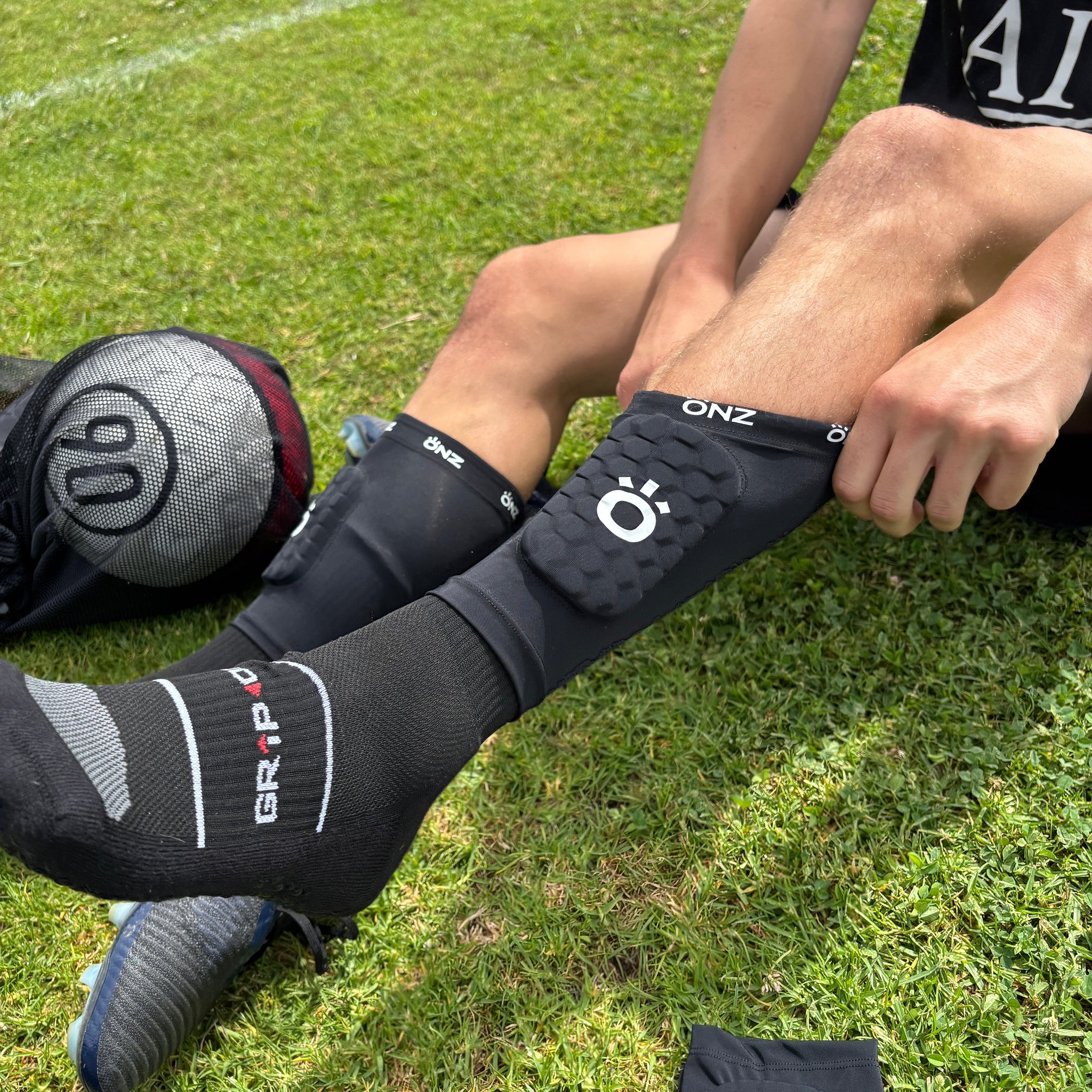 ONZ Sport: Flex Guards - Black