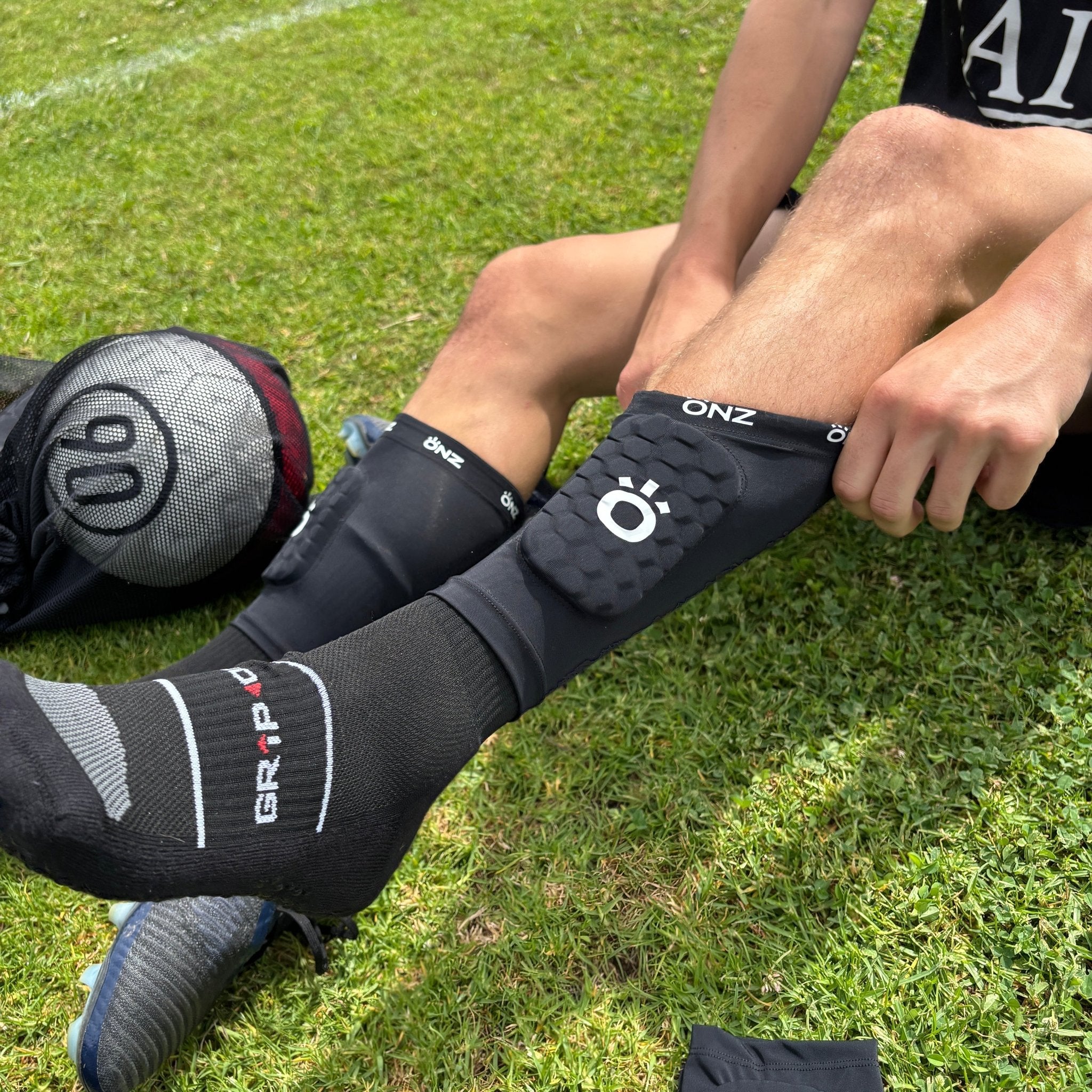 ONZ Sport: Grip Pads - Black - ONZ Sport